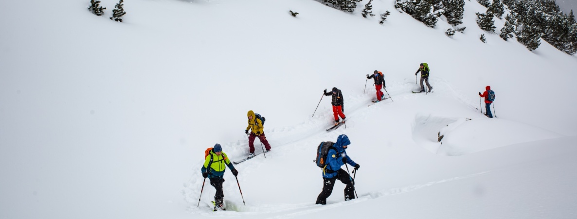 Freiheit im Gelände: Was beim Skitourengehen wichtig ist