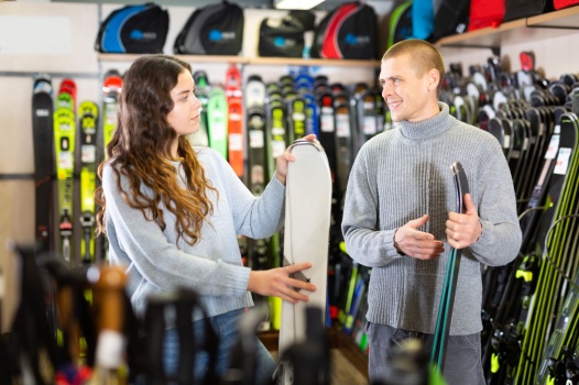 Skikauf: Online vs. Fachhandel