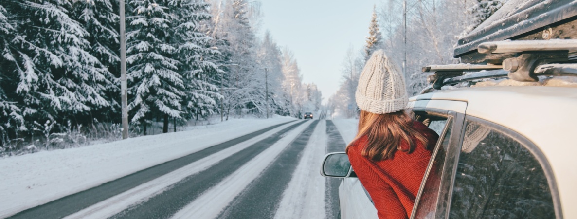 Sicher verstaut: Mit der Dachbox in den Skiurlaub