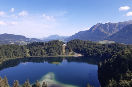 Den Artikel lesen: Familiensport im Sommer: Sommerurlaub in den Bergen – Spaß und Action für die ganze Familie!